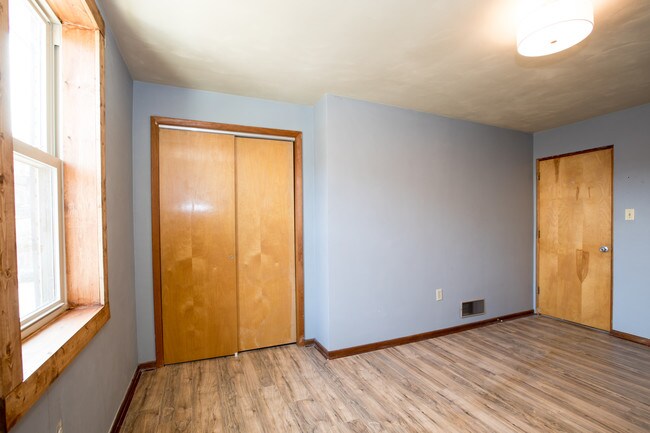 Building Photo - 2712 Sarah St