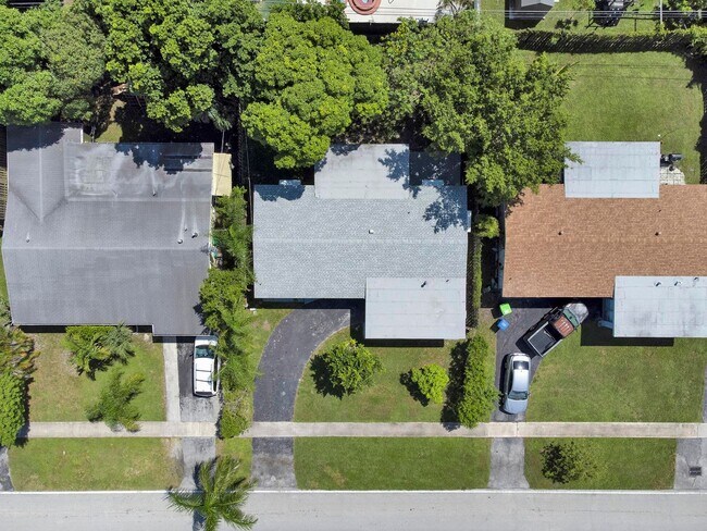 Building Photo - Sunrise Gem: Updated 2-Bed, 2-Bath with Garage Parking