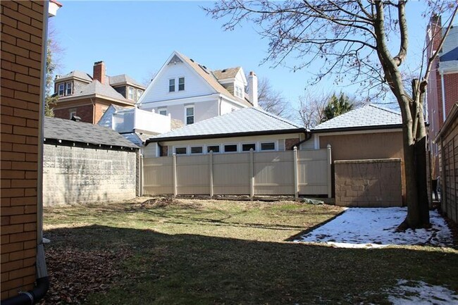 Building Photo - 206 Emerson Ave