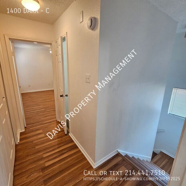Building Photo - 1400 DARR-C