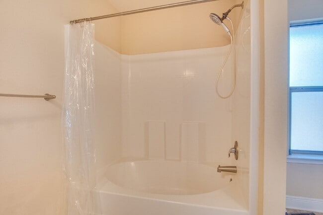 Building Photo - Modern 4BR/3BA Home Near NAS Pensacola – $500 Off Deposit for Qualified Active Duty Military – Pr...