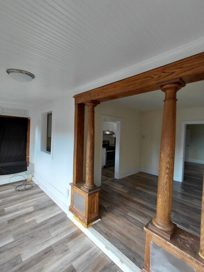 Building Photo - 665 Sayre Ave