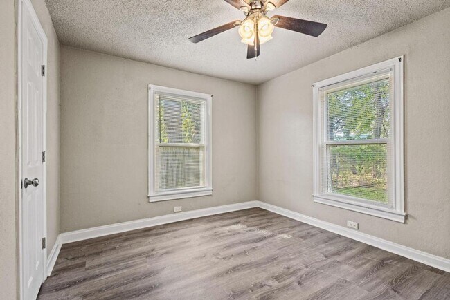 Building Photo - 1708 N Woods St