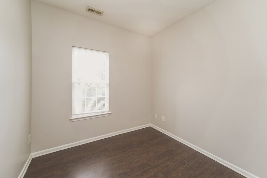 Building Photo - 6614 Hampton Way Dr