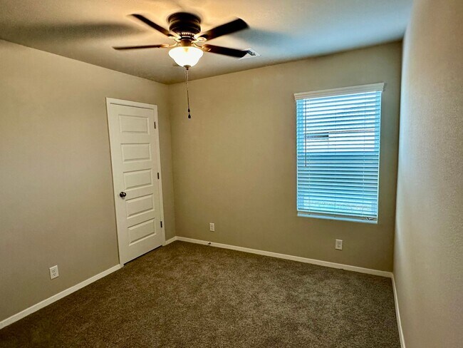 Building Photo - 4 bedroom 2 bath 2 car garage - Bixby Schools