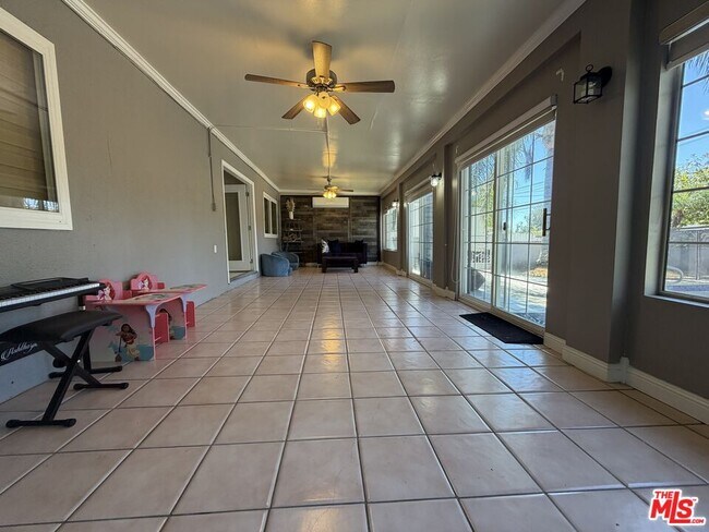 Building Photo - 10609 Reseda Blvd