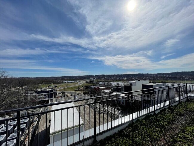 Building Photo - 1512 K St SE