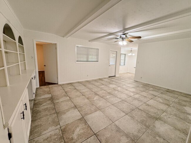 Building Photo - 504 Berkshire Ln