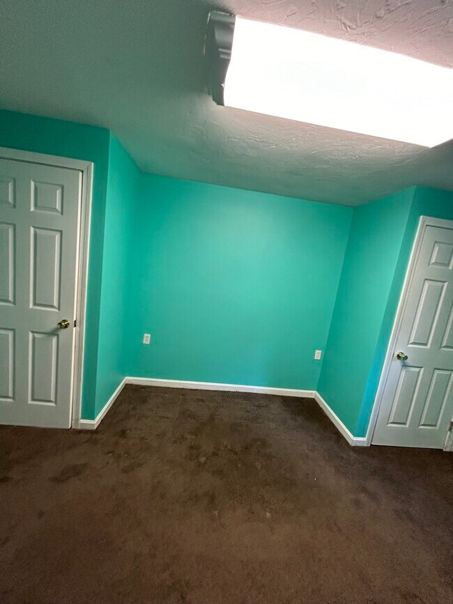 Building Photo - 165 Colby Dr