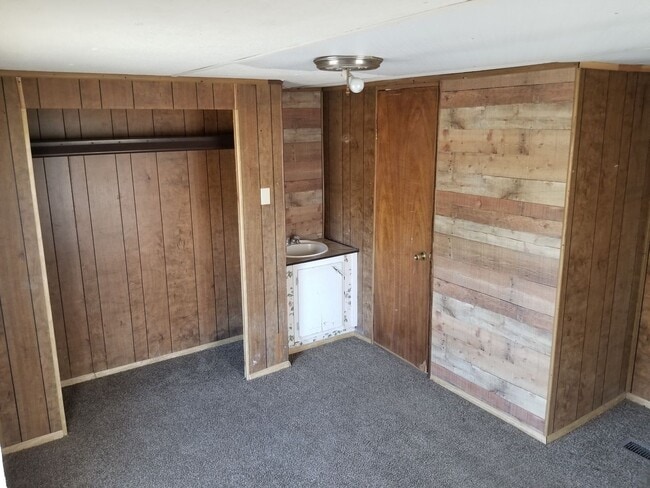 Building Photo - “Comfortable and Convenient” 3 bedroom 2 bathroom