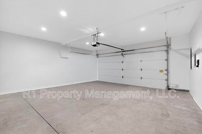 Building Photo - 705 Alcalde Pl SW