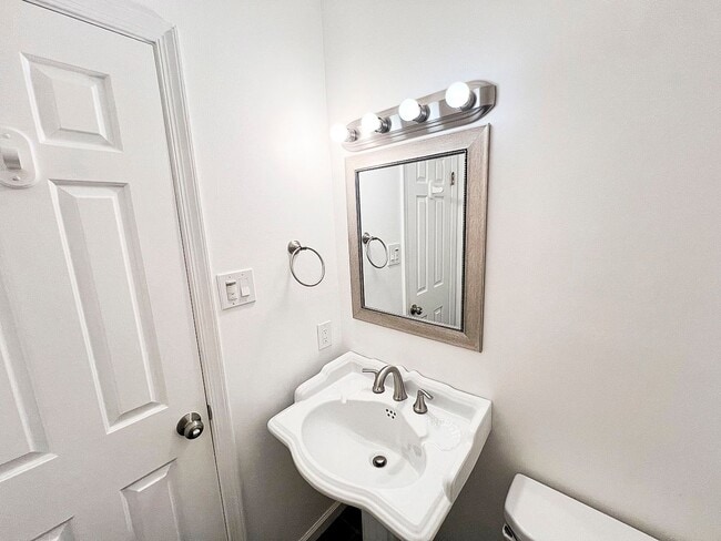 Building Photo - 3502 Old Jones Rd