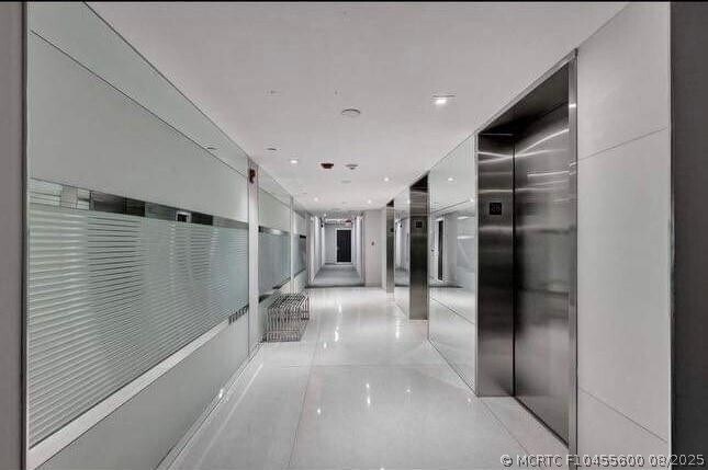Building Photo - 20301 W Country Club Dr