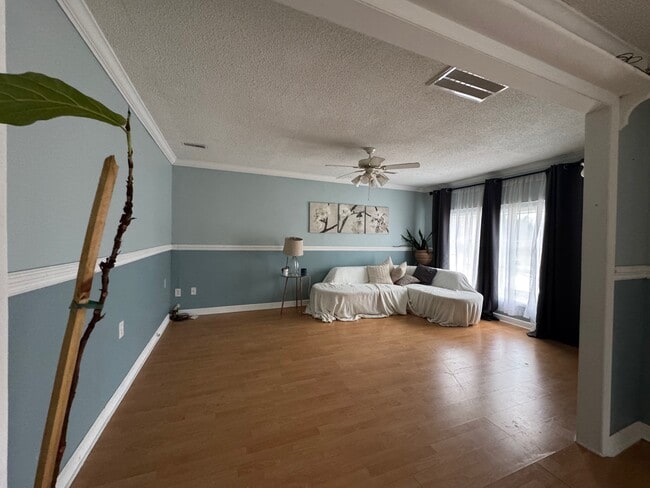 Building Photo - 8027 Country Oaks Rd