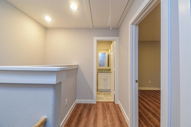 Building Photo - 6008 Wedgefield St