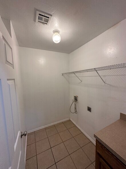 Building Photo - 809 Beechwood Way