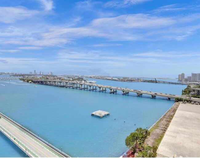 Building Photo - 555 NE 15th St