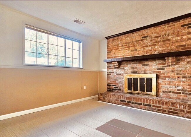 Building Photo - 8465 Summer Breeze Ln
