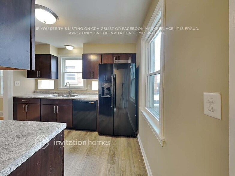 Building Photo - 5049 N Newcastle Ave