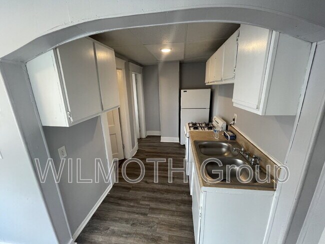 Building Photo - 129 W Hendricks St