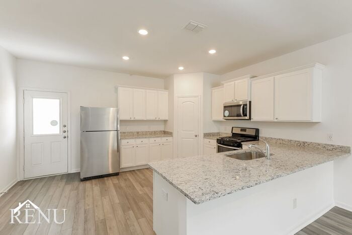 Building Photo - 2935 Jackson Smt