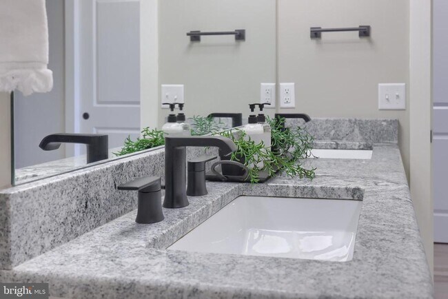 Building Photo - 9-213-UNI9 Jackson Dr