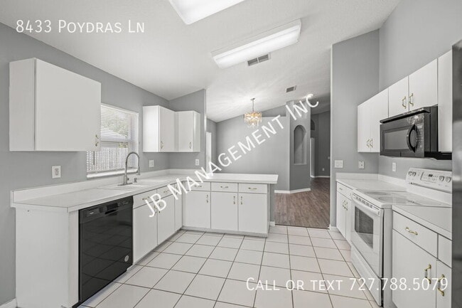 Building Photo - 8433 Poydras Ln