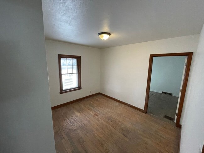 Building Photo - 3 BED/1BATH SECTION 8 RESERVED HOME. MUST HAVE 3 BEDROOM VOUCHER