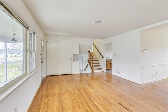 Building Photo - Fantastic in Frederick! Spacious 4 level Split -- 4 beds + 1 Full and 2 half baths