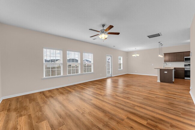Building Photo - 139 W W Winn Ave