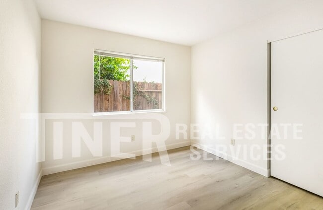 Building Photo - 8948 Warmsprings St