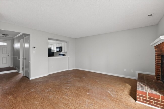 Building Photo - 2 bed 1.5 Bath Townhome in Indian Lakes