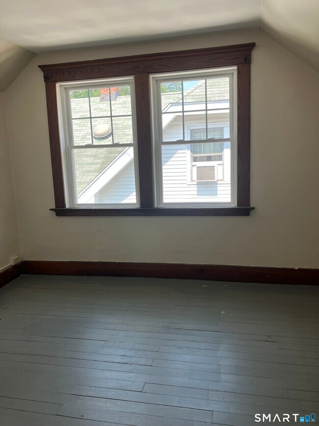 Building Photo - 356 Yale Ave