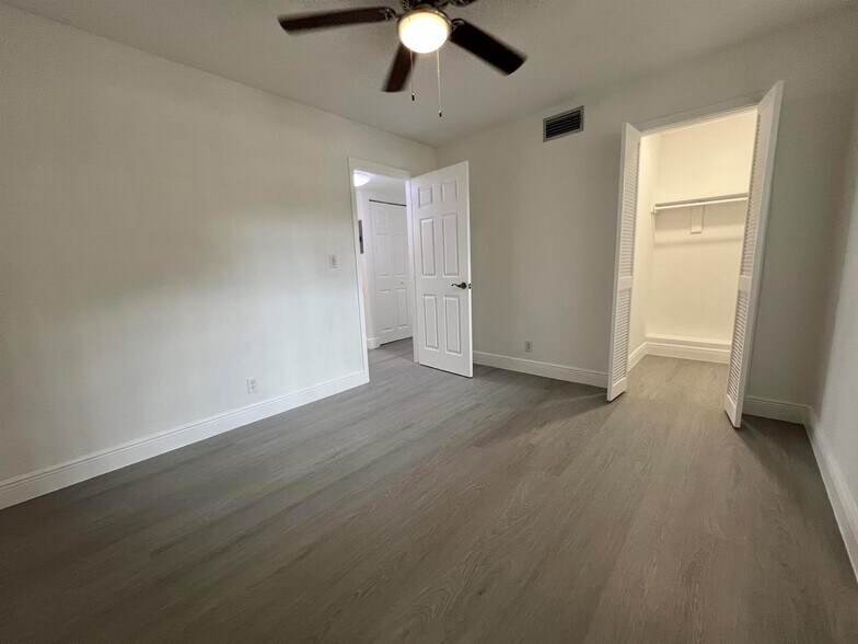 Building Photo - 10821 N Military Trl
