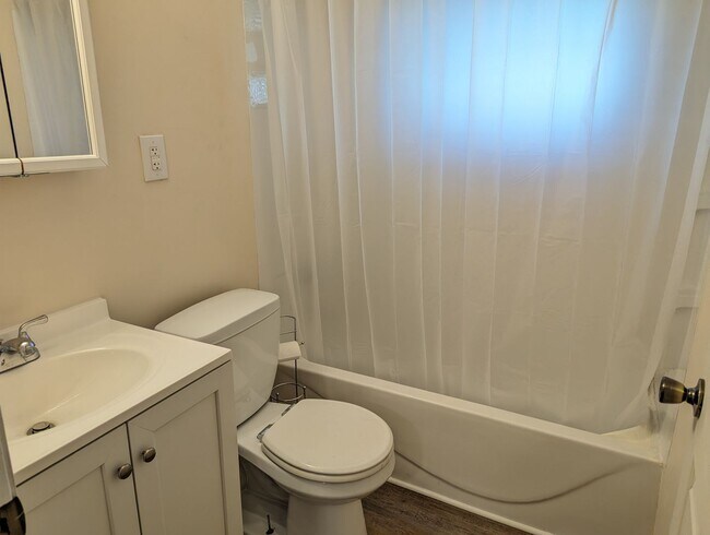 Building Photo - Available NOW - 3 Bed, 1 Bath Spacious Ran...