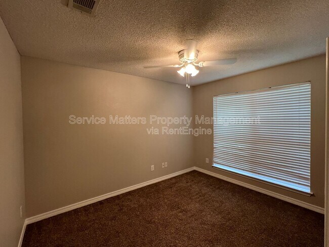 Building Photo - 10440 Millbrook Dr