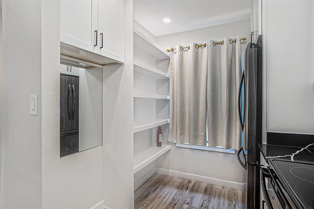 Building Photo - 618 W Collins St