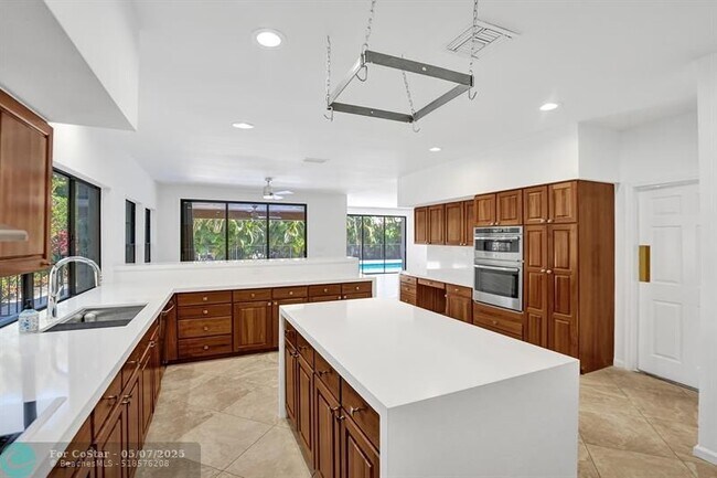 Building Photo - 2622 NW 49th St