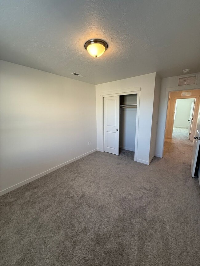 Building Photo - Half Off First Months Rent!- Unfurnished H...