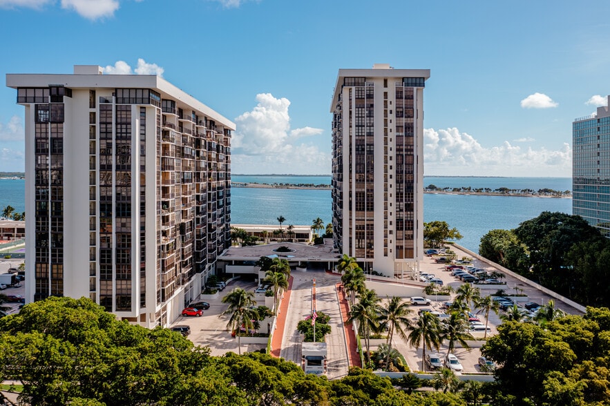 Building Photo - 1925 Brickell Ave