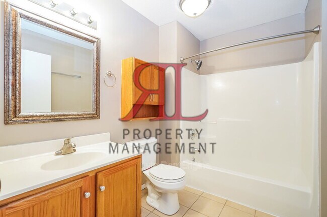 Building Photo - 1241 Rivercrest Dr S