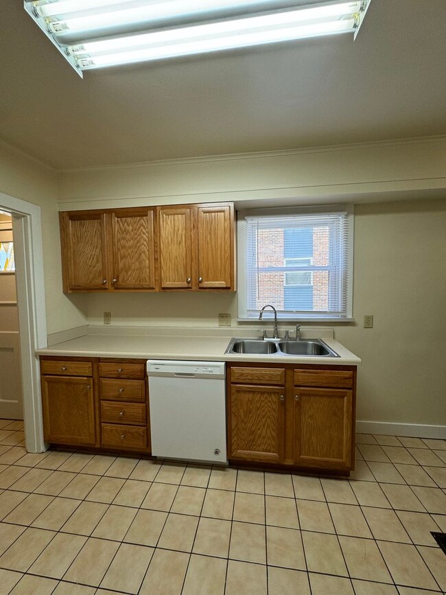 Building Photo - 183 W Patterson Ave