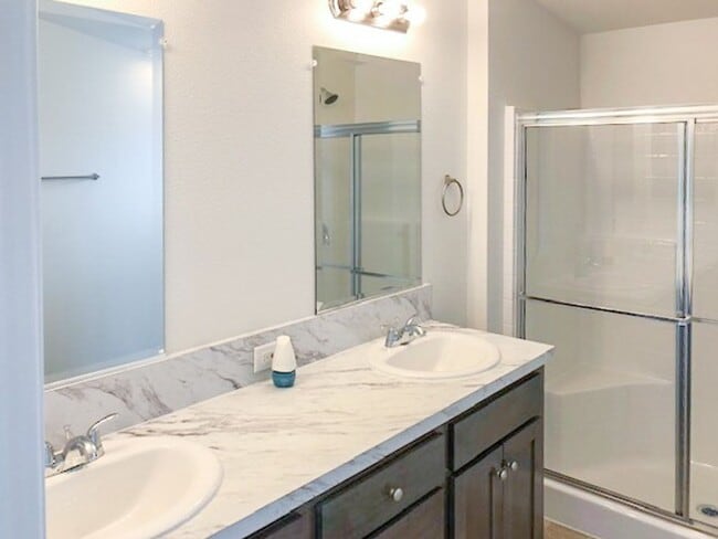 Building Photo - Newer home for rent on large lot!