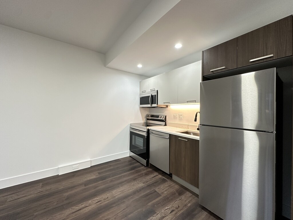 Building Photo - 1553 W Hollywood Ave