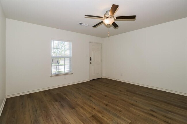 Building Photo - 200 Cres Park Dr