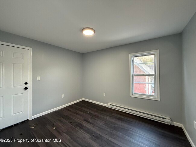 Building Photo - 319-319 E Elm St
