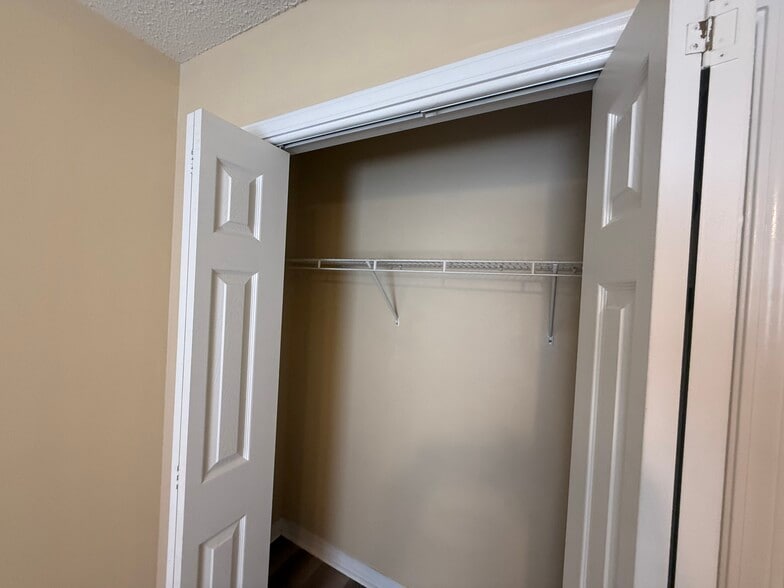 Building Photo - 508 Cedar Ln