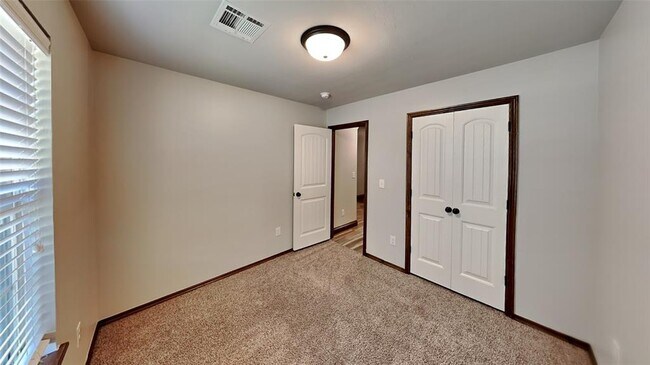 Building Photo - 14000 Northwood Village Dr