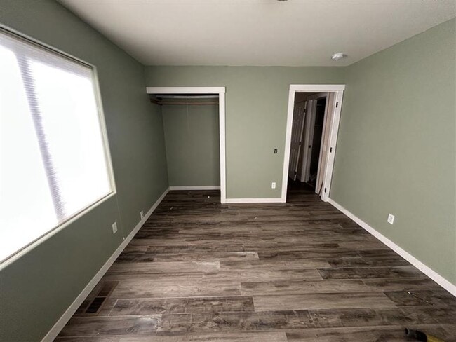 Building Photo - 211 Baker St