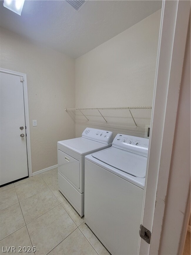Building Photo - 6729 Curlews Ct